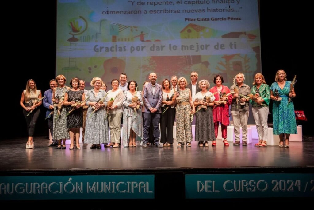 Homenaje a 19 Docentes en su Jubilación en el Inicio del Curso Escolar 2024-25 - Fotogalería