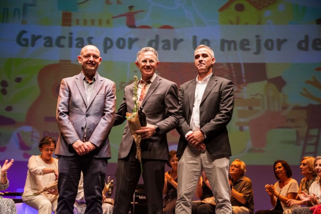 Homenaje a 19 Docentes en su Jubilación en el Inicio del Curso Escolar 2024-25
