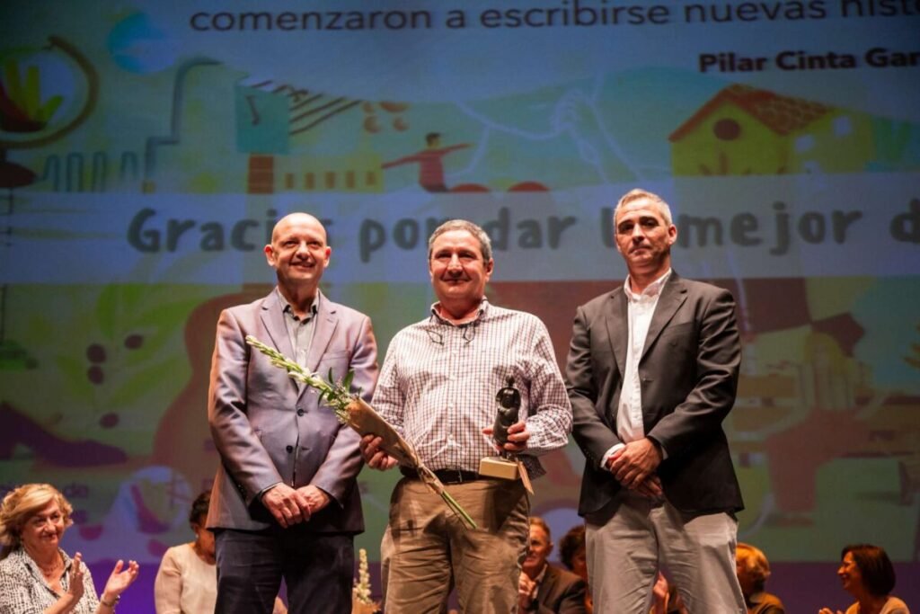 Homenaje a 19 Docentes en su Jubilación en el Inicio del Curso Escolar 2024-25