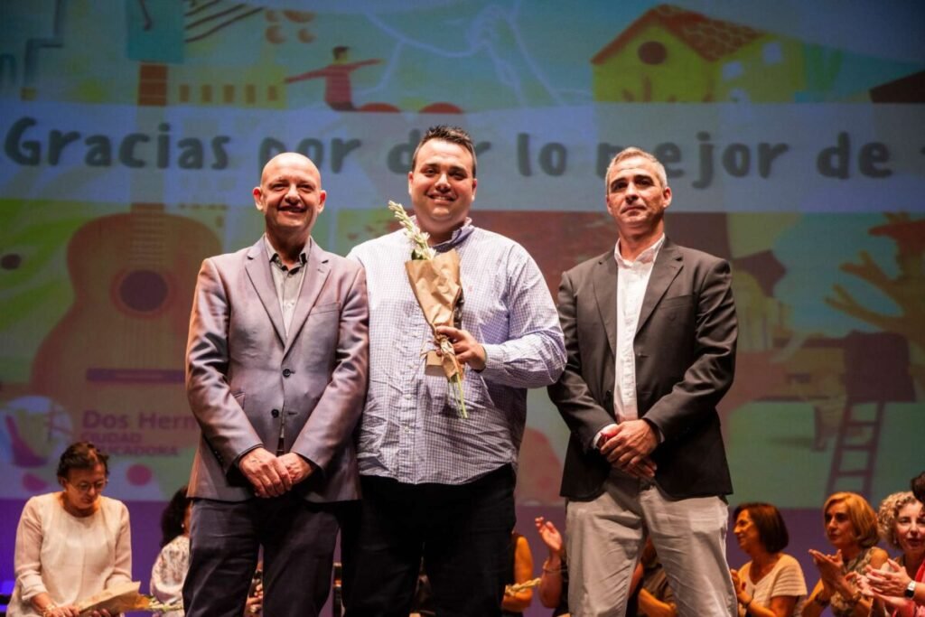 Homenaje a 19 Docentes en su Jubilación en el Inicio del Curso Escolar 2024-25