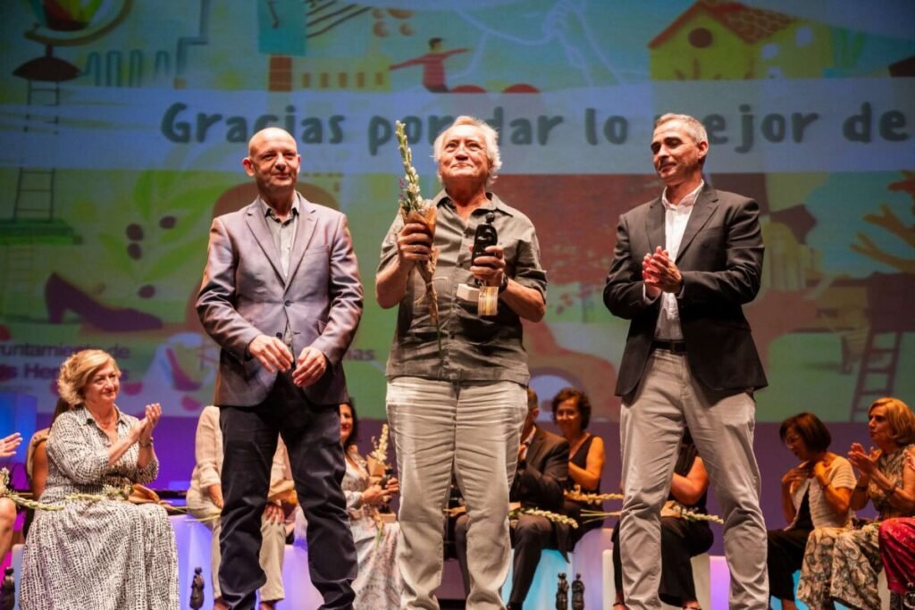 Homenaje a 19 Docentes en su Jubilación en el Inicio del Curso Escolar 2024-25