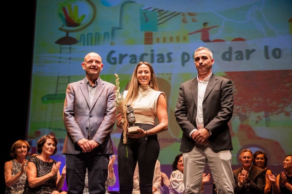 Homenaje a 19 Docentes en su Jubilación en el Inicio del Curso Escolar 2024-25