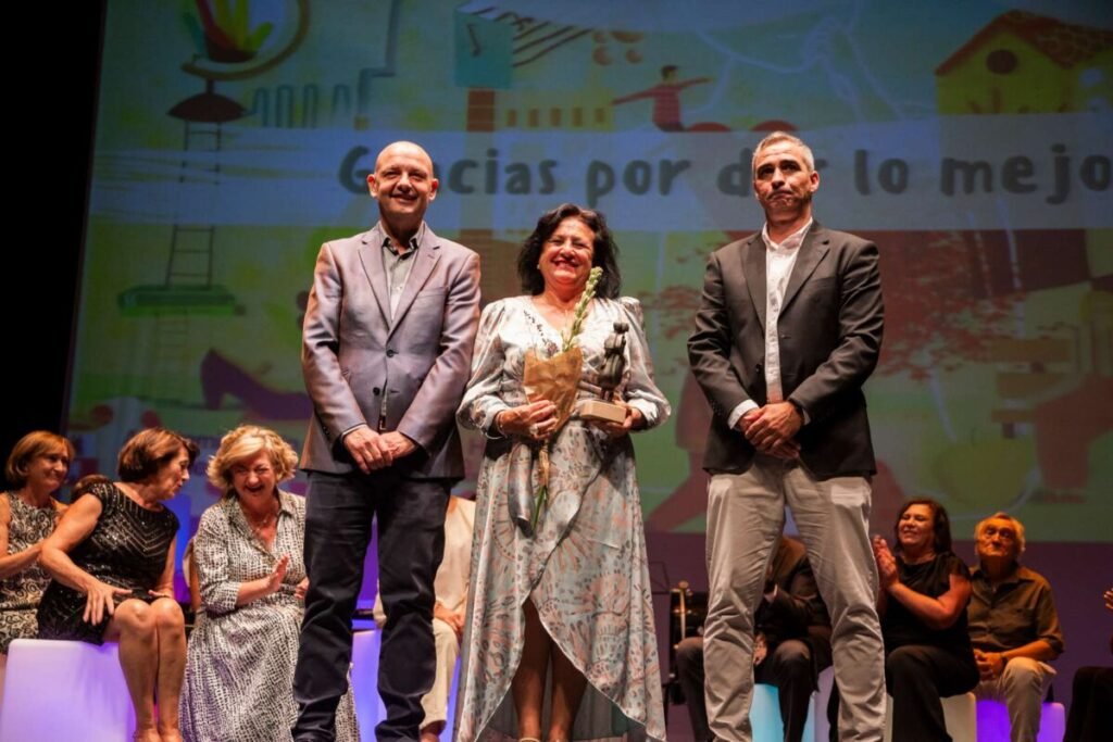 Homenaje a 19 Docentes en su Jubilación en el Inicio del Curso Escolar 2024-25