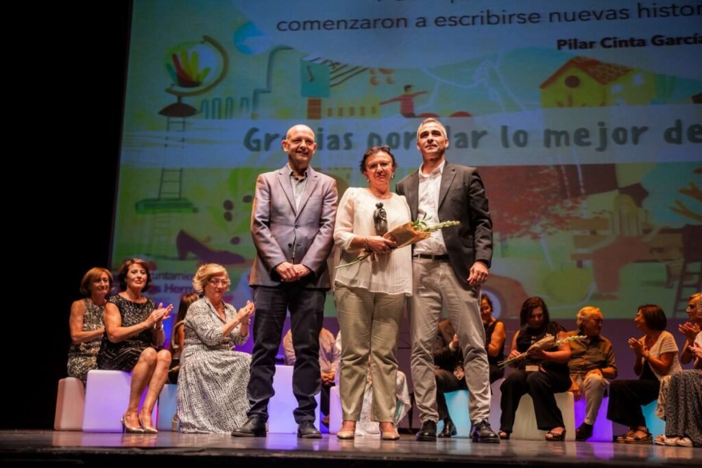 Homenaje a 19 Docentes en su Jubilación en el Inicio del Curso Escolar 2024-25