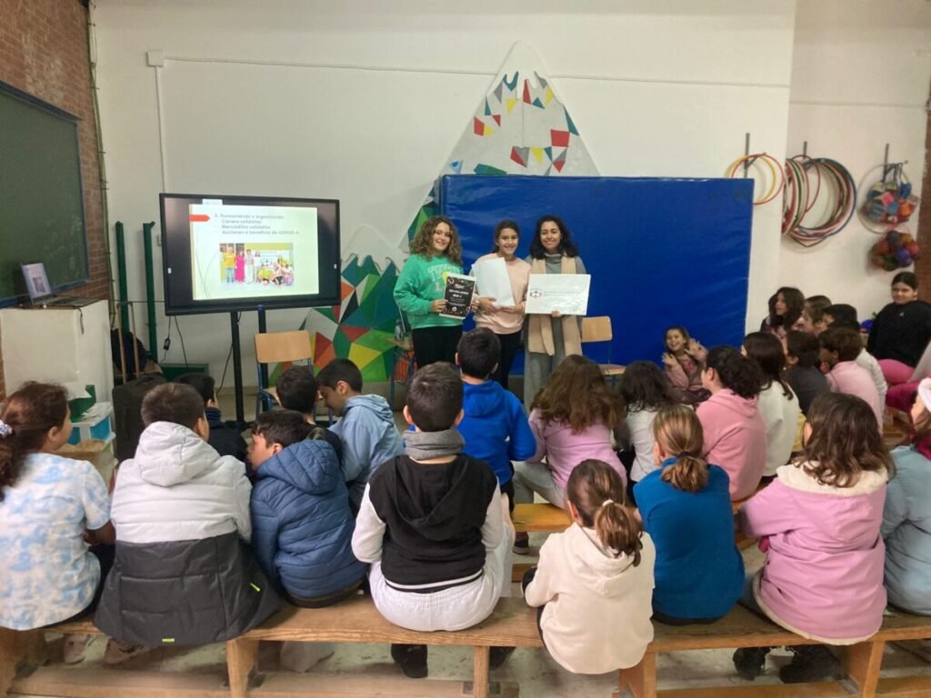 El CEIP El Palmarillo impulsa la venta de muñecos solidarios Kekos en favor de ASENSE-A