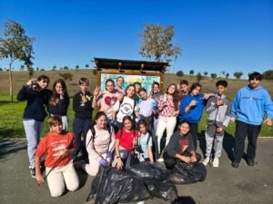El alumnado de Ibn Jaldún y María Zambrano refuerza su compromiso ambiental con una recogida de residuos en zonas de Dos Hermanas