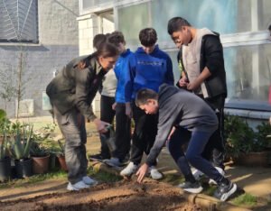 El IES Mariana Pineda participa en un Taller de Huerto del programa Emprendexpress del Ayuntamiento de Dos Hermanas