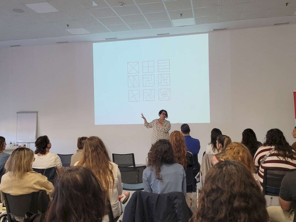 Conferencia ¿Cómo favorecer el pensamiento creativo y crítico en la infancia?