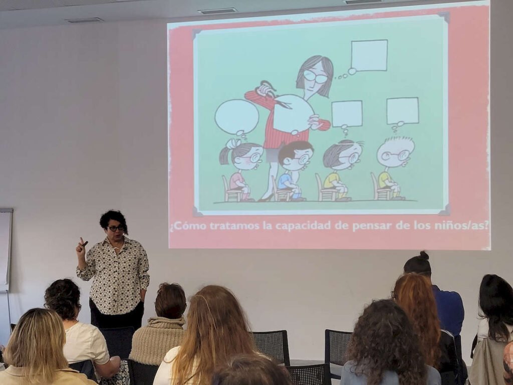 Conferencia ¿Cómo favorecer el pensamiento creativo y crítico en la infancia?