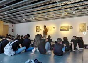 El IES María Galiana acerca a su alumnado de 1º de ESO a la exposición Minúsculos en la urbe