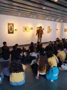 El IES Mariana Pineda acerca al alumnado de 1º de ESO a la importancia de los insectos en la exposición “Minúsculos en la urbe”