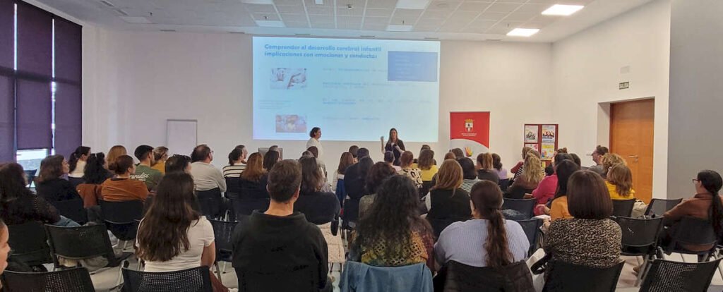 Taller “El comportamiento infantil desde una mirada integral. Aportes desde la neuroeducación”